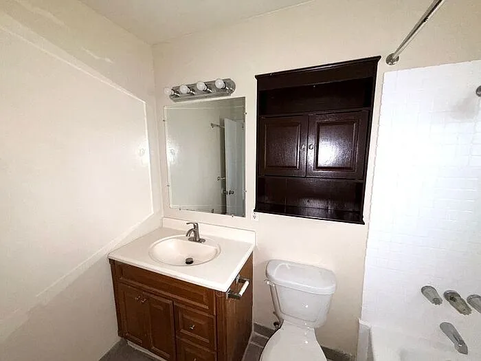 900 Eden Ct #10 — Photo 16