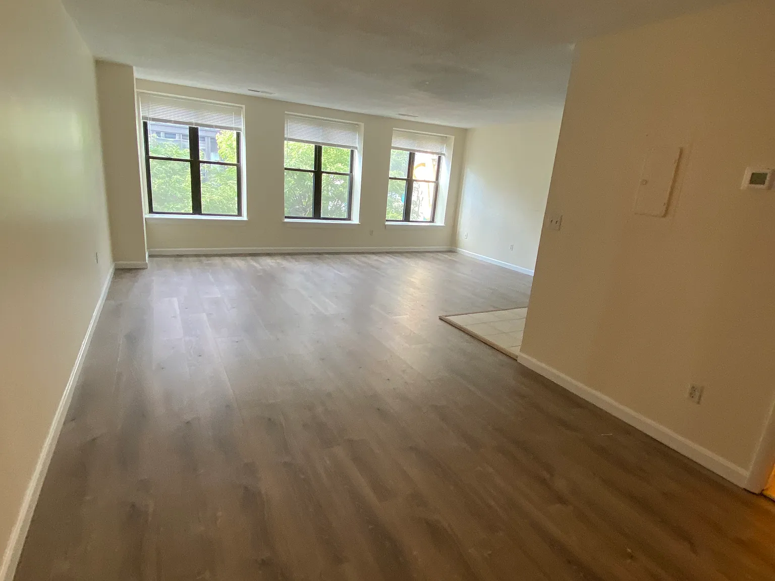 Studio, 450 sqft, $2,500 — Photo 3