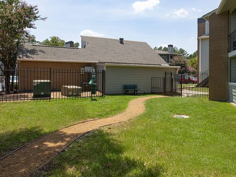 Deerwood Apartments — Photo 12