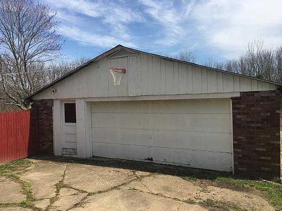 Detached garage