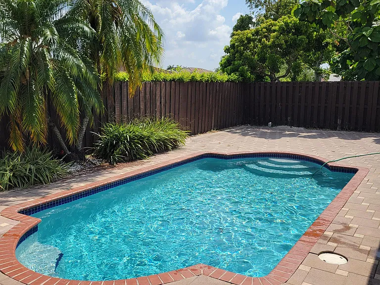 16111 SW 144th Ter — Photo 10