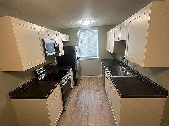 Soft-close cabinets & Moen