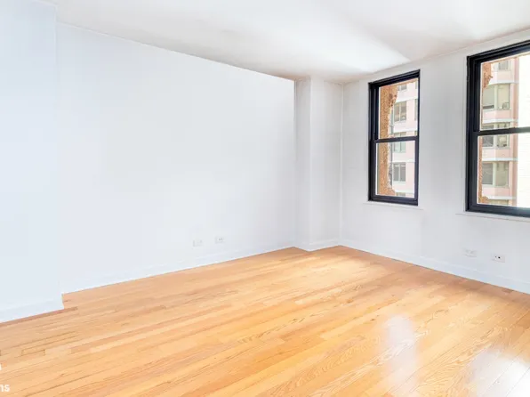 56 Pine Street image 7 of 13