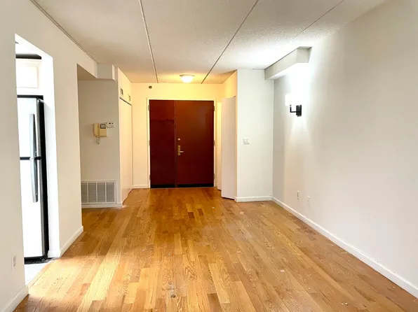 (undisclosed Address), Great Neck, NY 11023