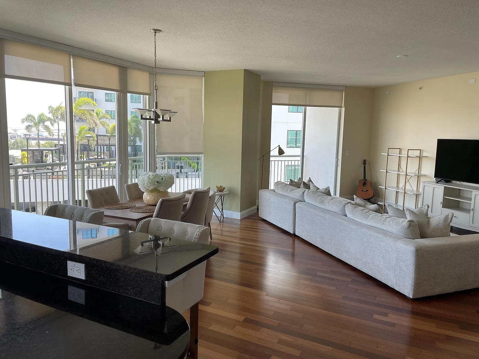 2 bed, 1920 sqft, $5,900 — Photo 4