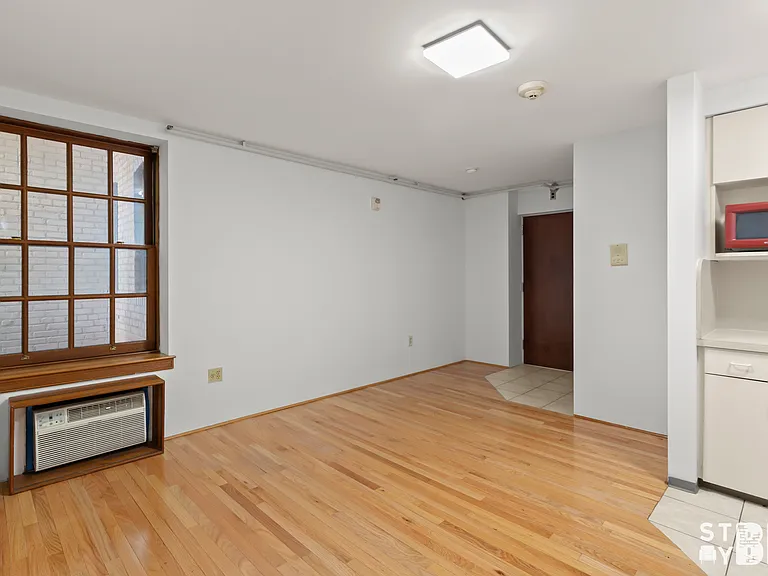 8 Clark St #3B — Photo 4