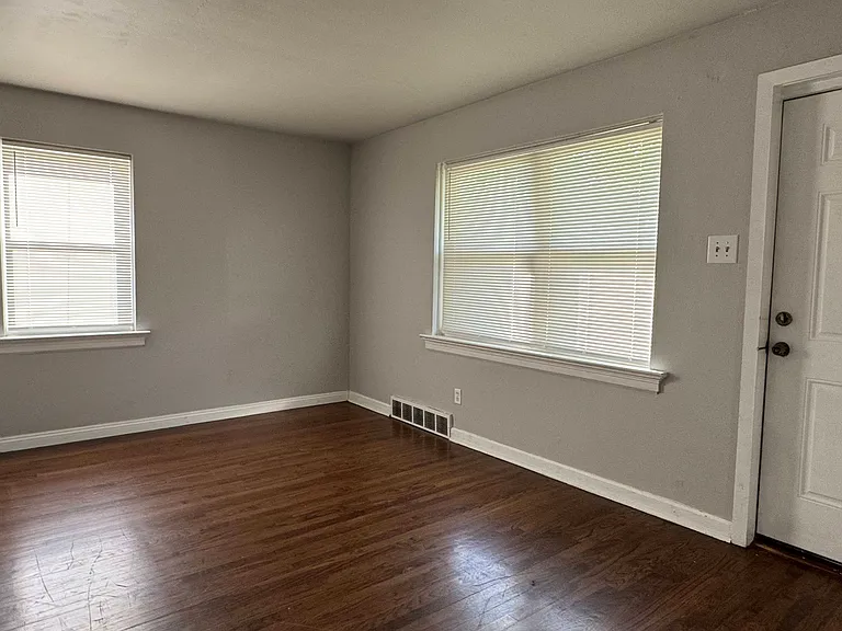 7814 Wayne Ave — Photo 6