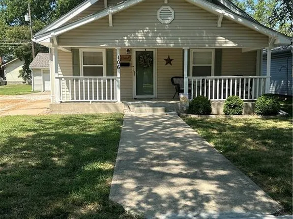 106 & 110 S 4th St, Iola, KS 66749
