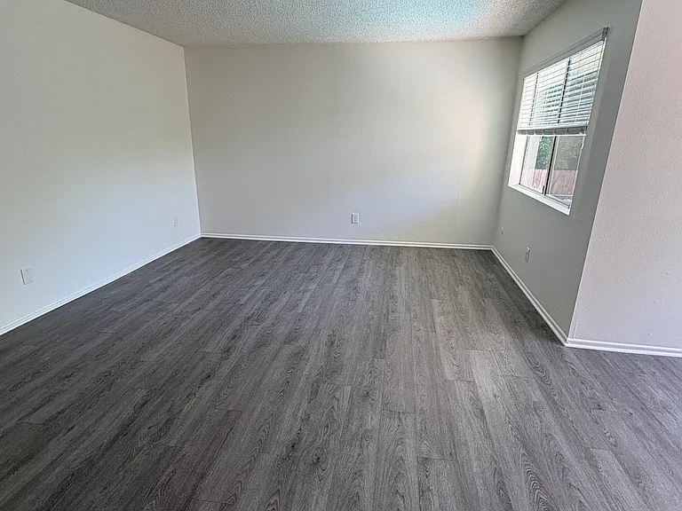4747 Kester Avenue — Photo 4