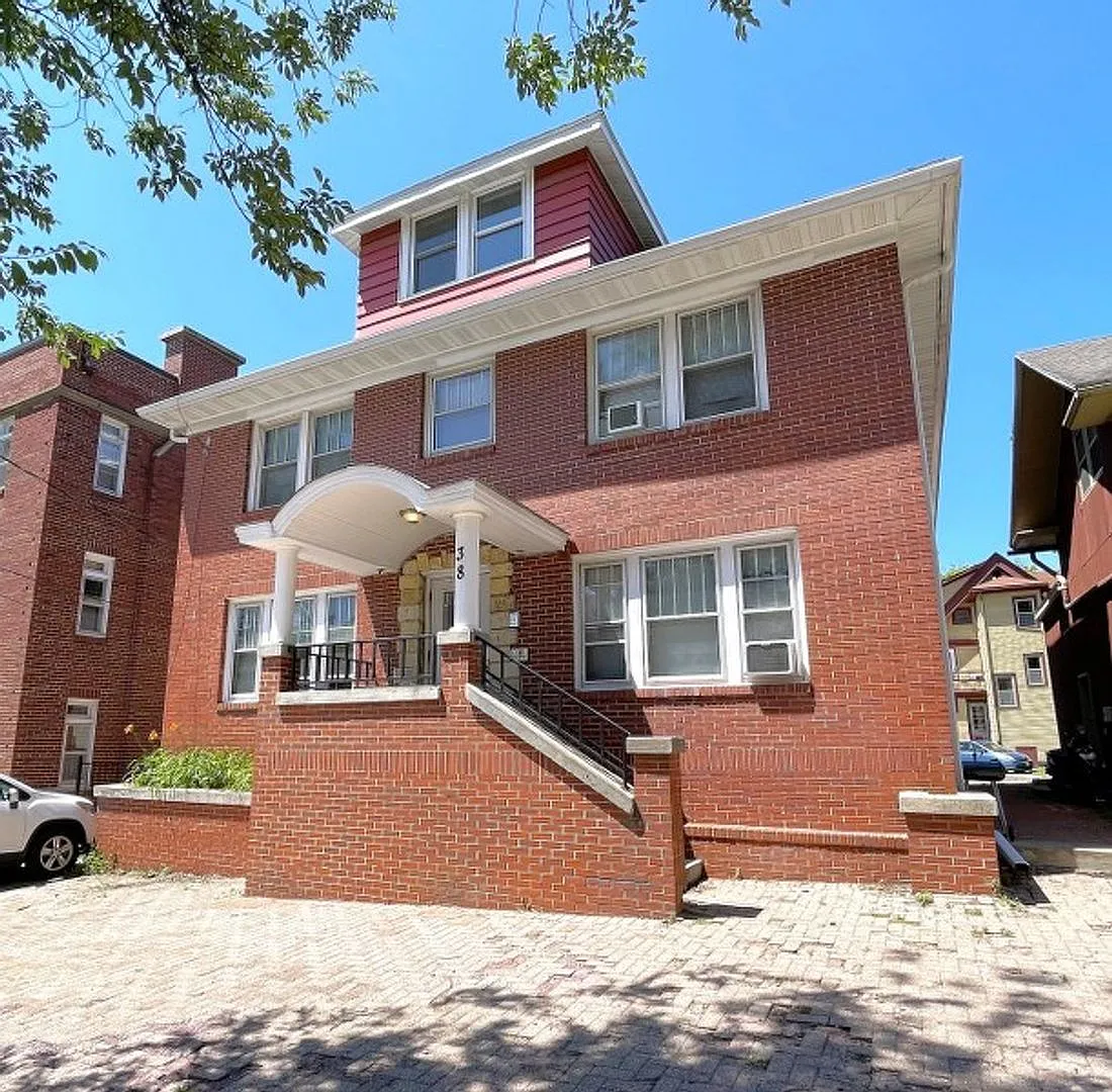 38 N. Breese Ter. — Photo 1