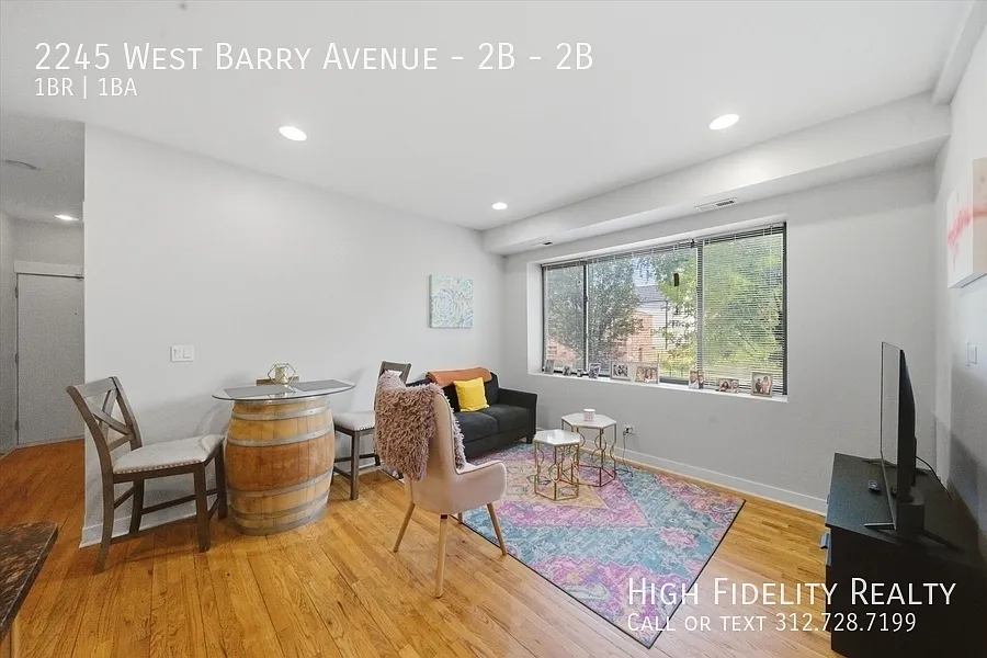 Building Photo - 2245 W Barry Ave #2B