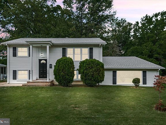 2nd image of 3706 Fairfield Ln
