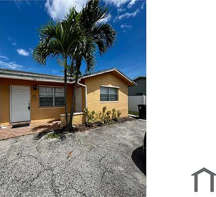 2824 N Dixie Hwy — Photo 2