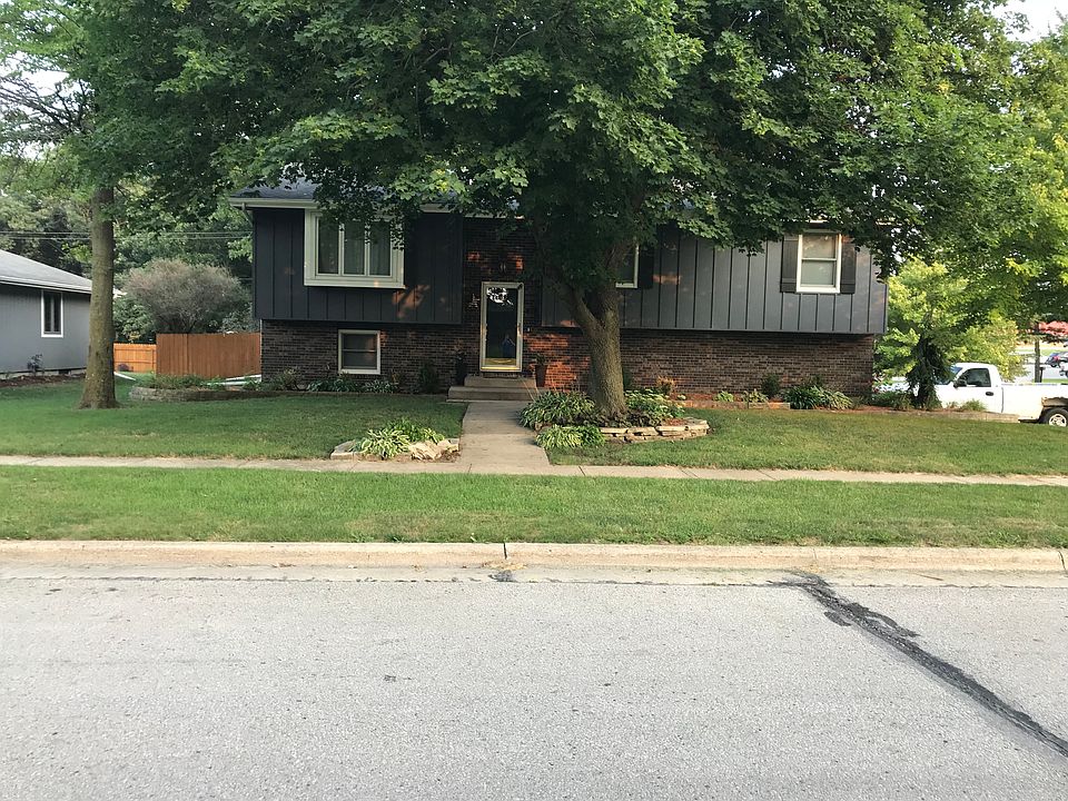 1st image of 202 Cypress Dr
