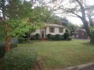 2733 Tanglewood Dr, Roanoke, VA 24018