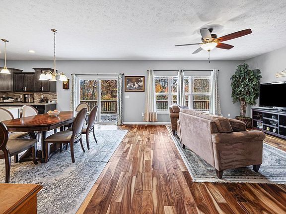 4th image of 6336 Munsee Dr