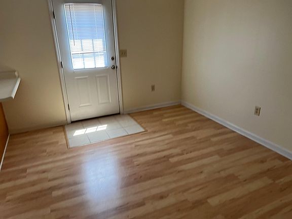 3rd image of 707 Marietha Dr APT 4