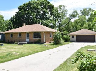 4050 S Sunny Slope Rd, New Berlin, WI 53151