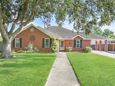 10 S Lake Ct, Violet, LA, 70092