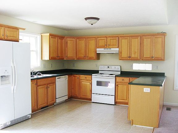 3rd image of 220 Mountain Breeze Dr
