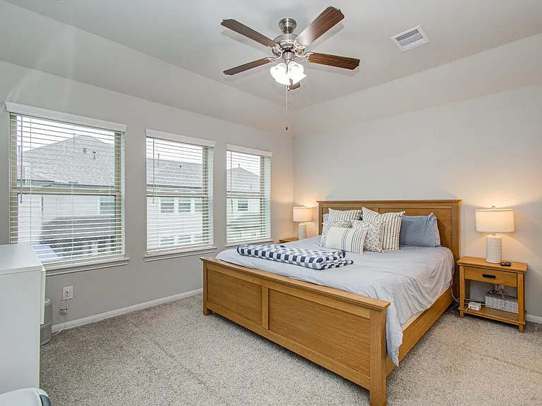 5543 Evanston Ln — Photo 8