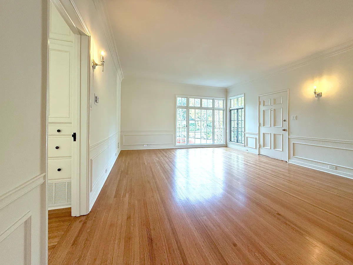 Living Room - 8340 De Longpre Ave #D