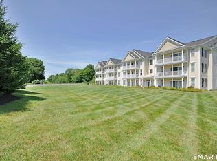 113 Center Meadow Ln #113, Danbury, CT 06810