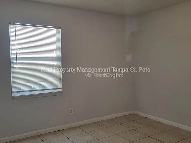 8427 N 39th St #2 — Photo 11