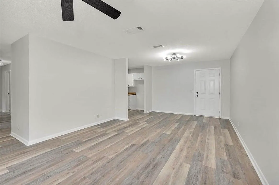 3 bed, 1.5 bath, 1160 sqft, $1,700 — Photo 4