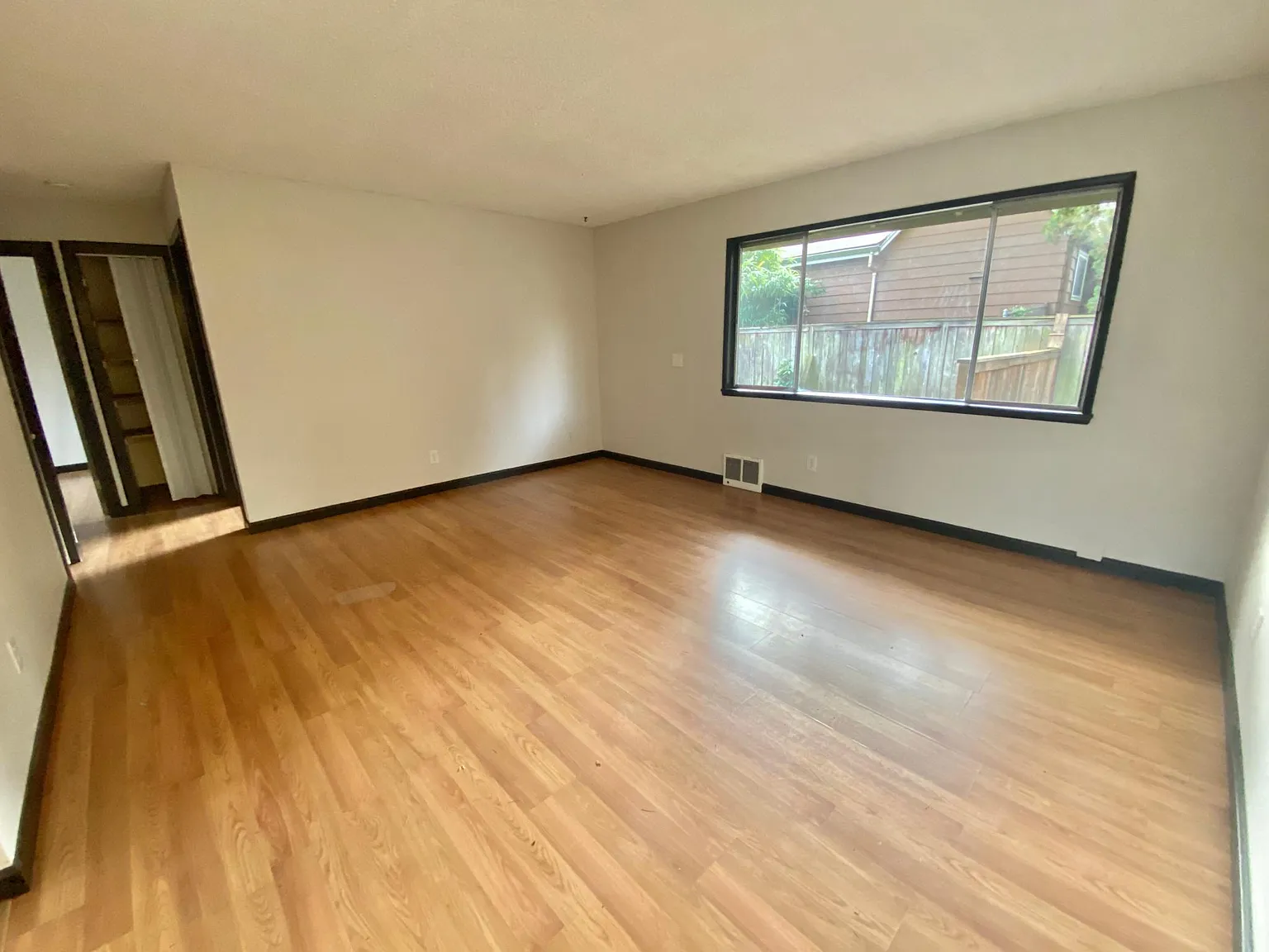 9840 SE 38th Ave — Photo 3