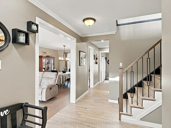 4th image of 158 Confederation Ave