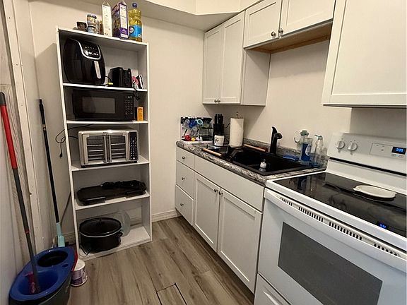 2nd image of 855 S Stone St