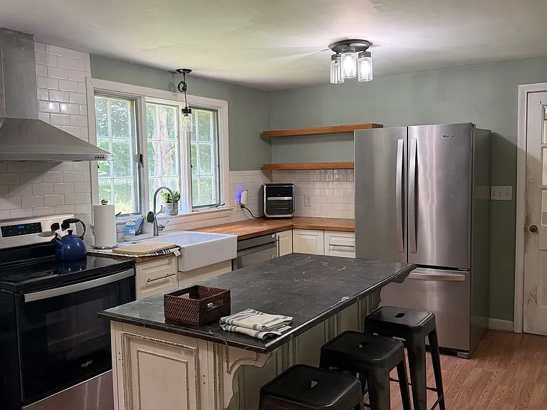 83 Burnham Rd — Photo 4