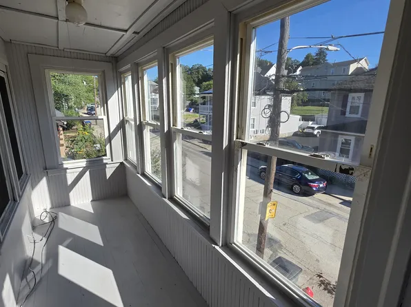  10 Bettez St 2ndflr 2b/1b Updated Newfloor Ssappliances Petok Laundry, 10-12 Bettez St #2A, West Warwick, RI 02893