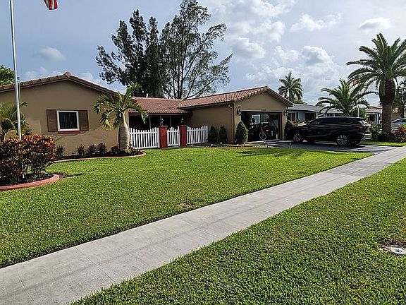 2nd image of 6464 Lakeshore Dr
