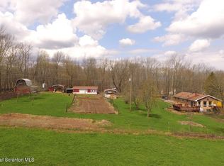 15 Stonewall Farm Dr, Honesdale, PA 18431