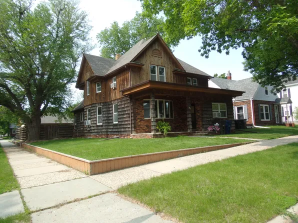 321 E 4th Ave, Mitchell, SD 57301