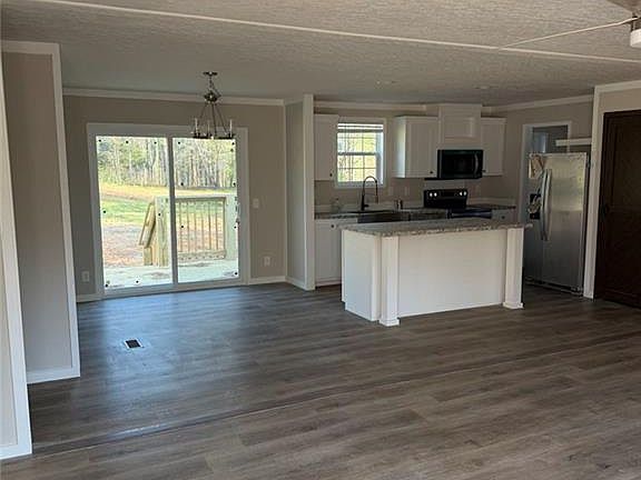 3rd image of 663 Moss Mill Rd