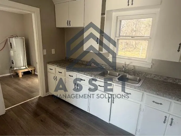 2733 NE Success St — Photo 7