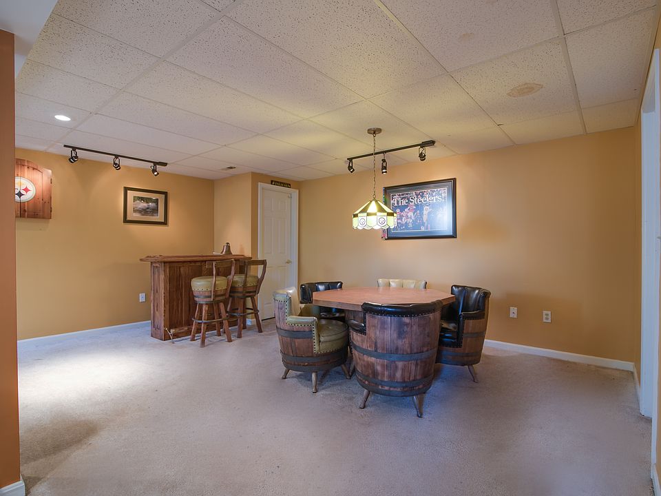 2nd image of 405 Fox Hollow Ln