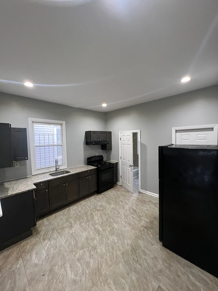 Building Photo - 290 S 6th St #1R