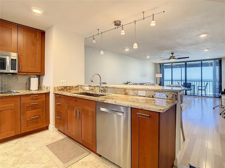 18304 Gulf Blvd #516 — Photo 12