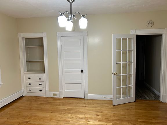 5th image of 64 Sawtell Ave #2