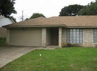 2510 Oak Leaf Dr, Arlington, TX 76006