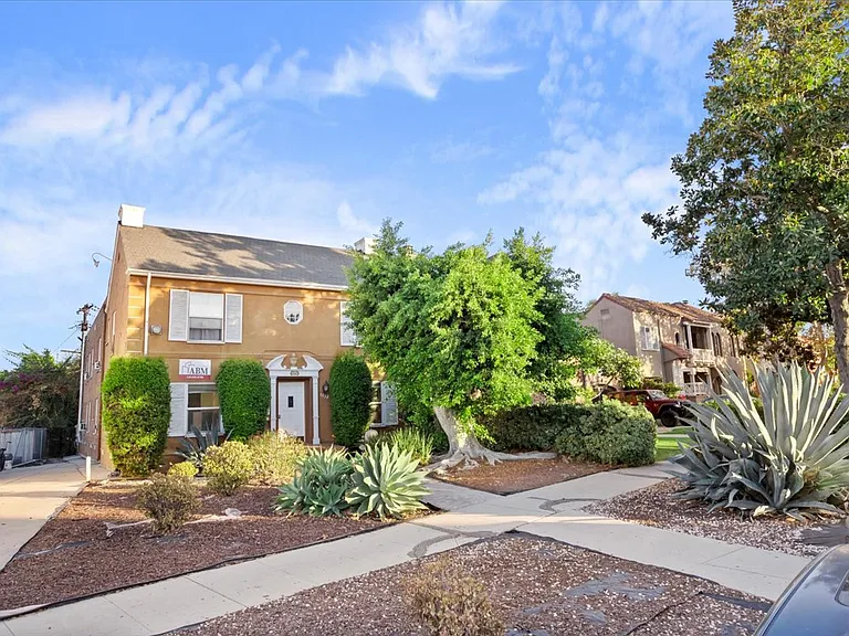 1032 S Redondo Blvd — Photo 2