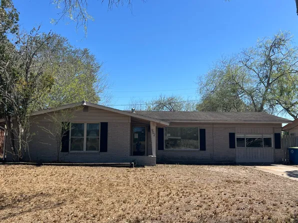 902 E Crockett St, Beeville, TX 78102