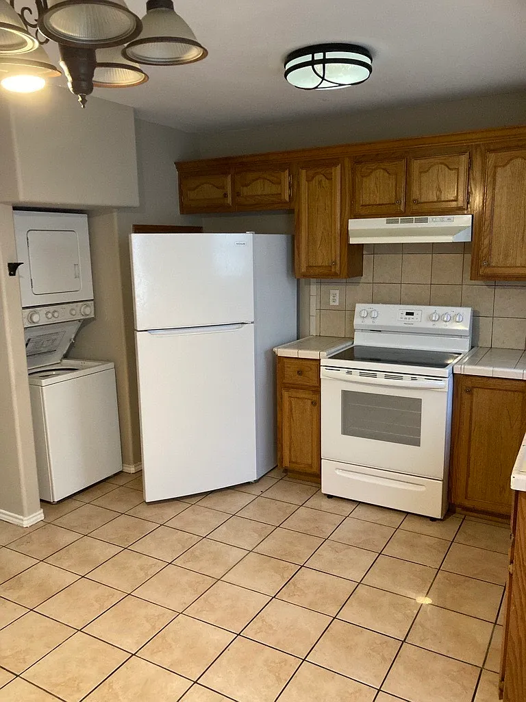 4308 Kings Drive - 2 — Photo 2