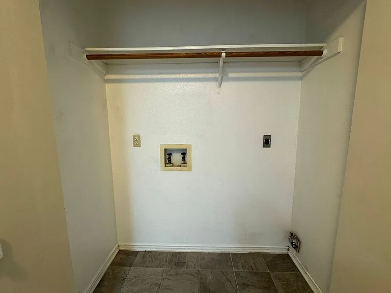 1902 Windward Dr — Photo 5