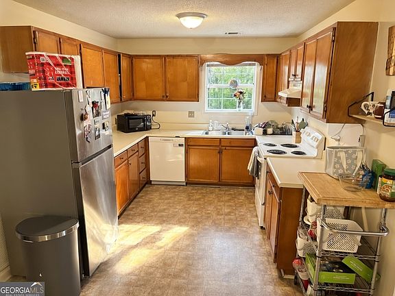 4th image of 1824 Cedar Shoals Dr
