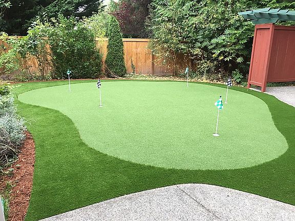 5 hole putting green